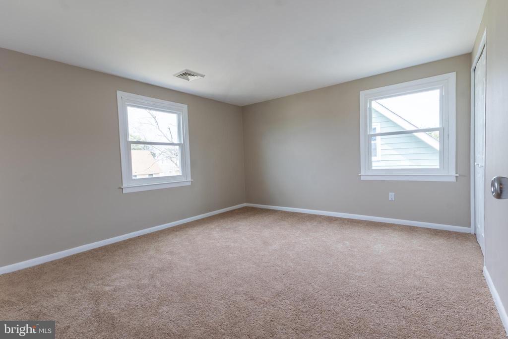 8 BUXMONT LANE