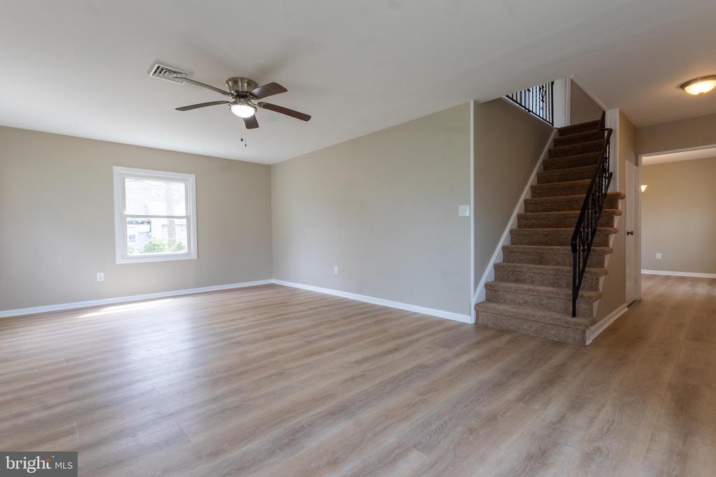 8 BUXMONT LANE