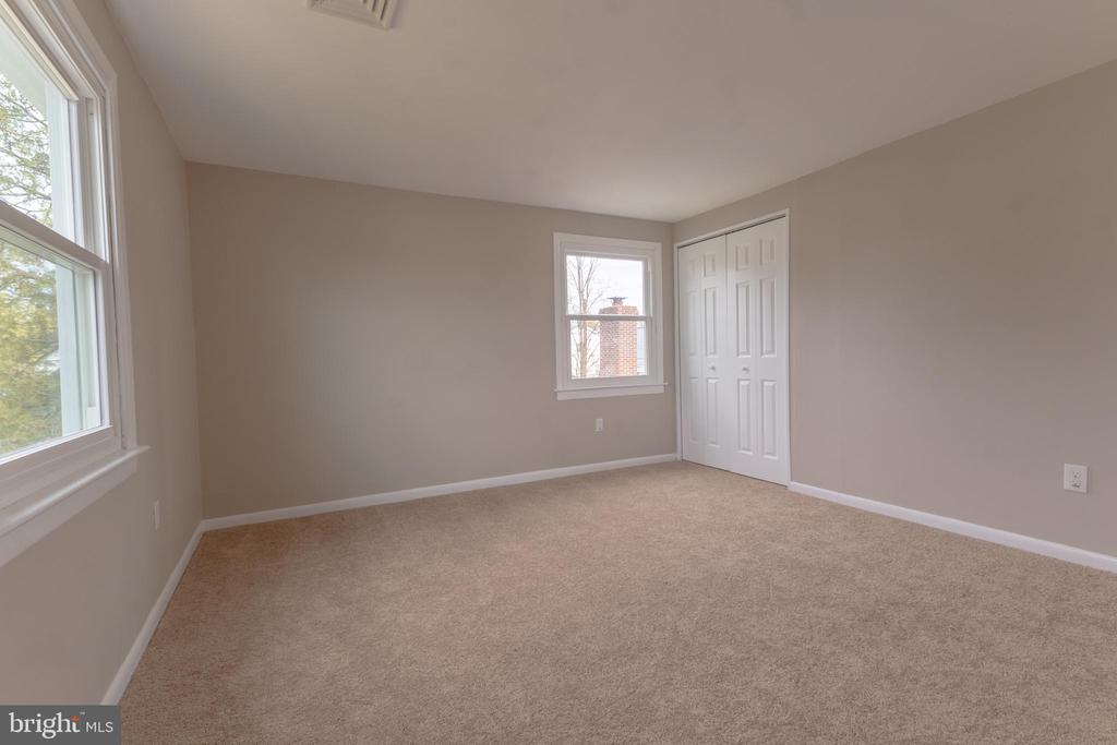 8 BUXMONT LANE