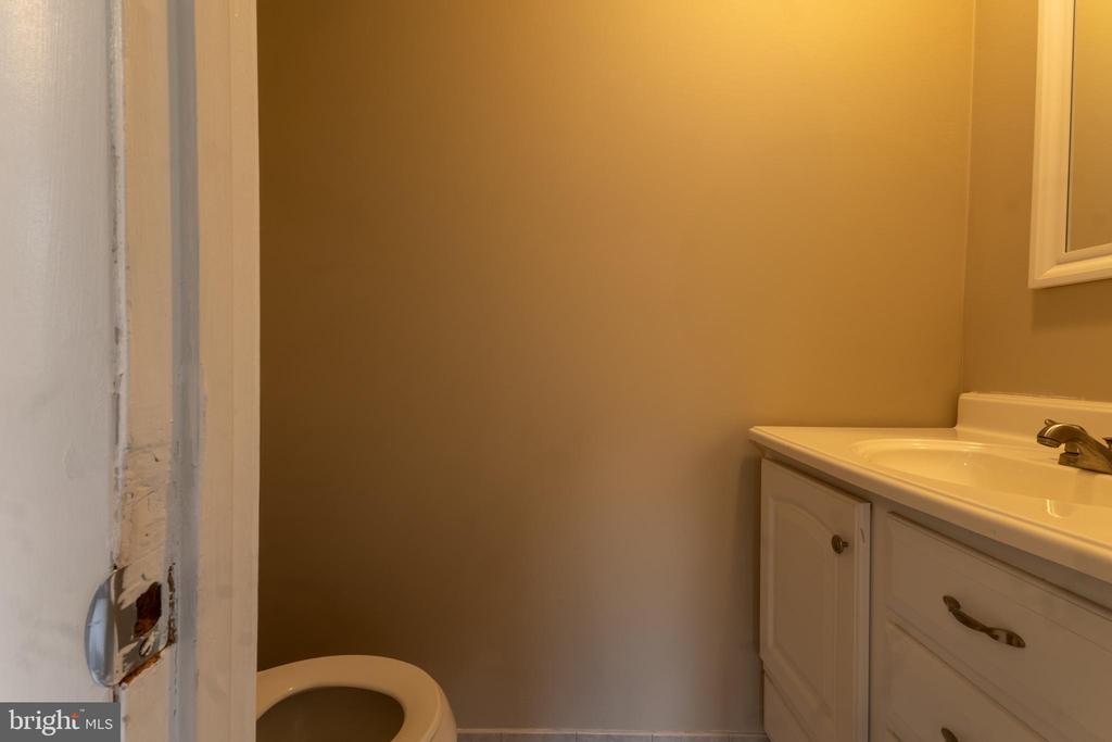 8 BUXMONT LANE