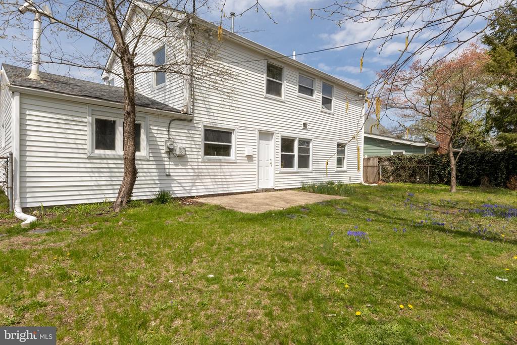 8 BUXMONT LANE