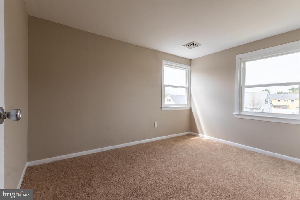 8 BUXMONT LANE