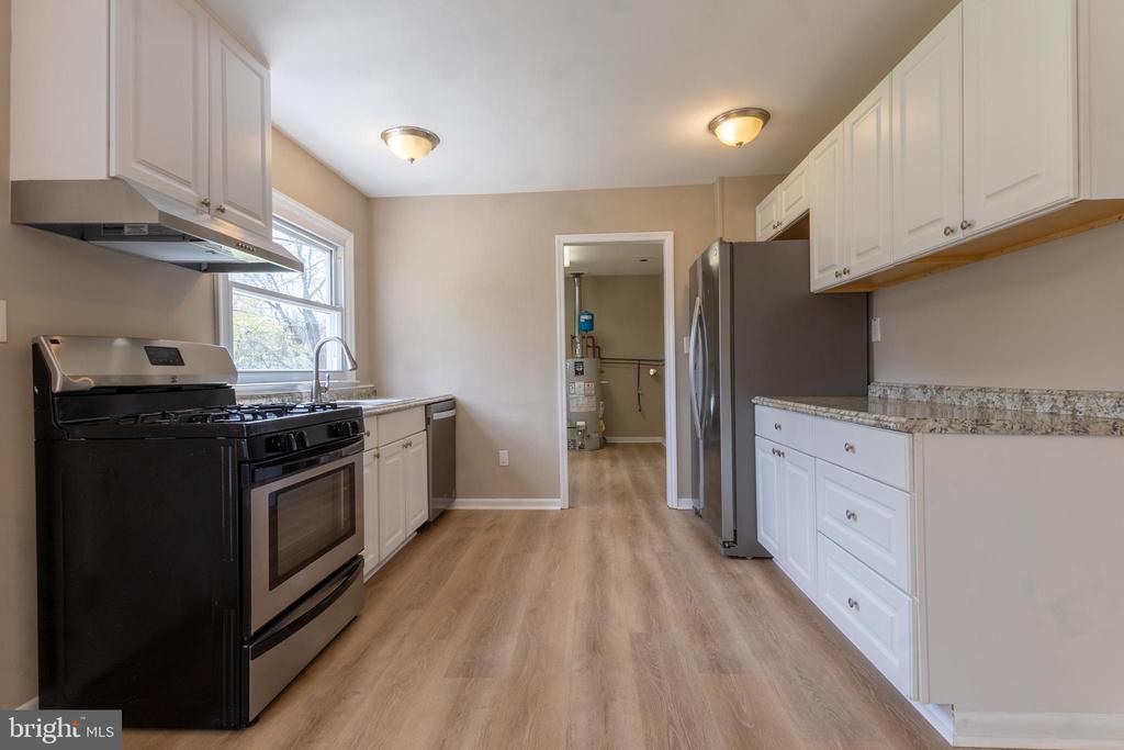 8 BUXMONT LANE