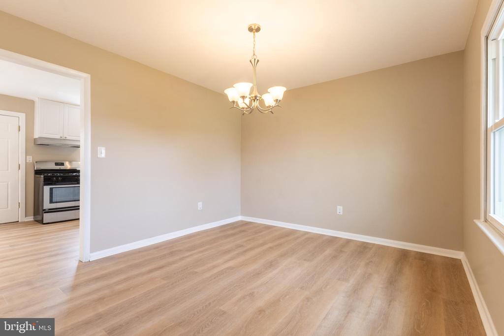 8 BUXMONT LANE