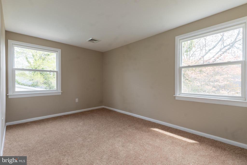 8 BUXMONT LANE