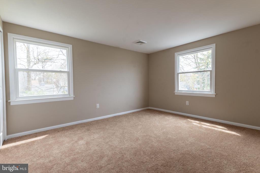 8 BUXMONT LANE
