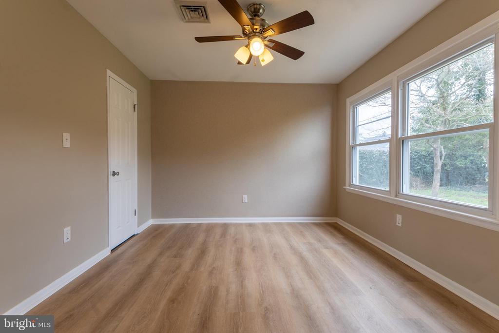 8 BUXMONT LANE