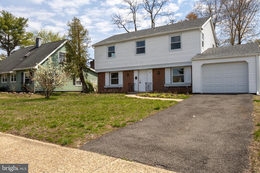 8 BUXMONT LANE