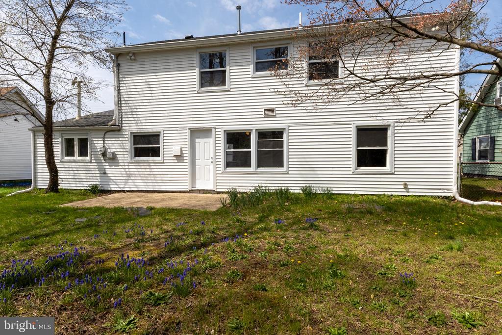 8 BUXMONT LANE