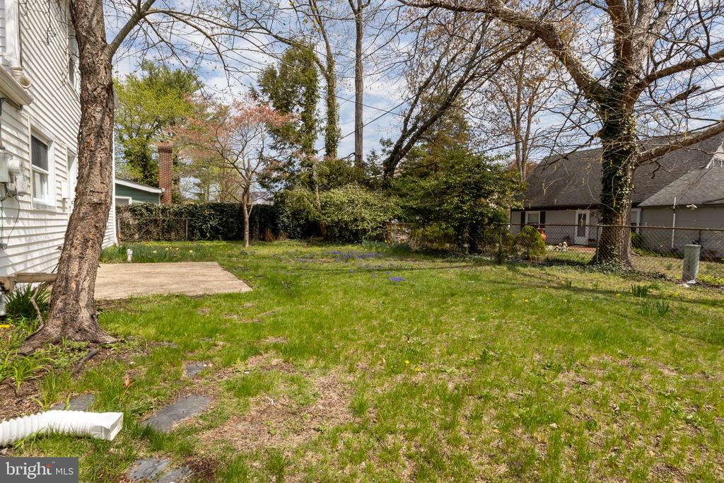 8 BUXMONT LANE