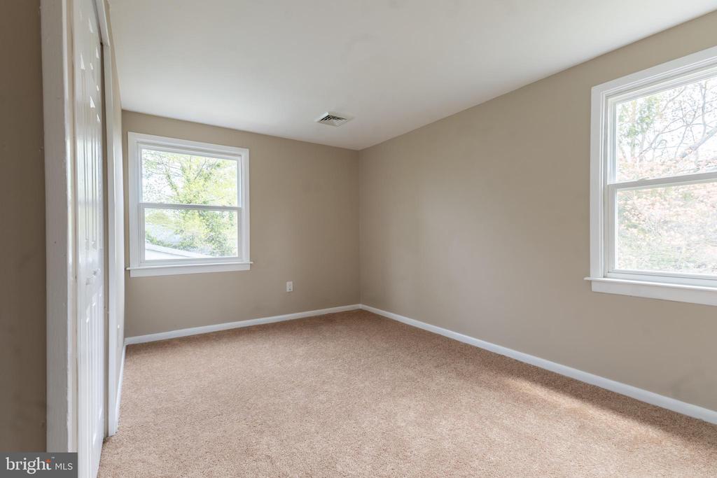 8 BUXMONT LANE