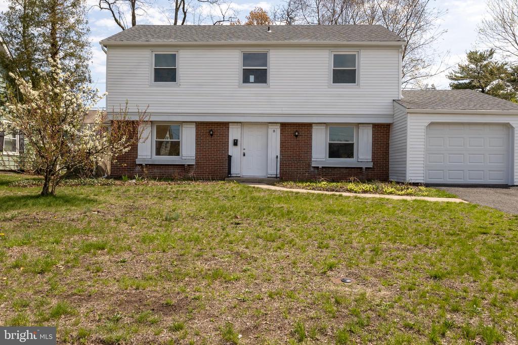8 BUXMONT LANE