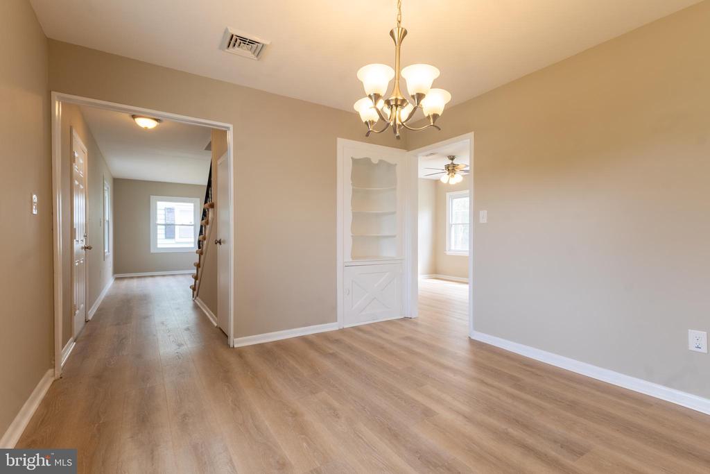 8 BUXMONT LANE