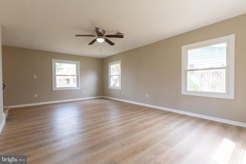 8 BUXMONT LANE