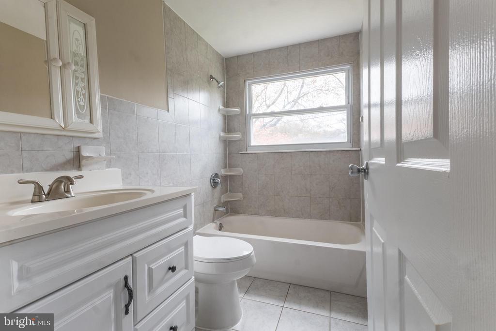 8 BUXMONT LANE