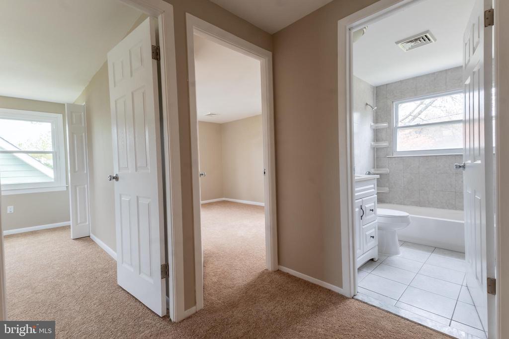 8 BUXMONT LANE