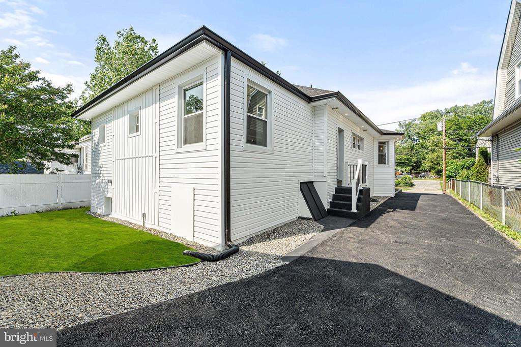 404 CATTELL AVENUE