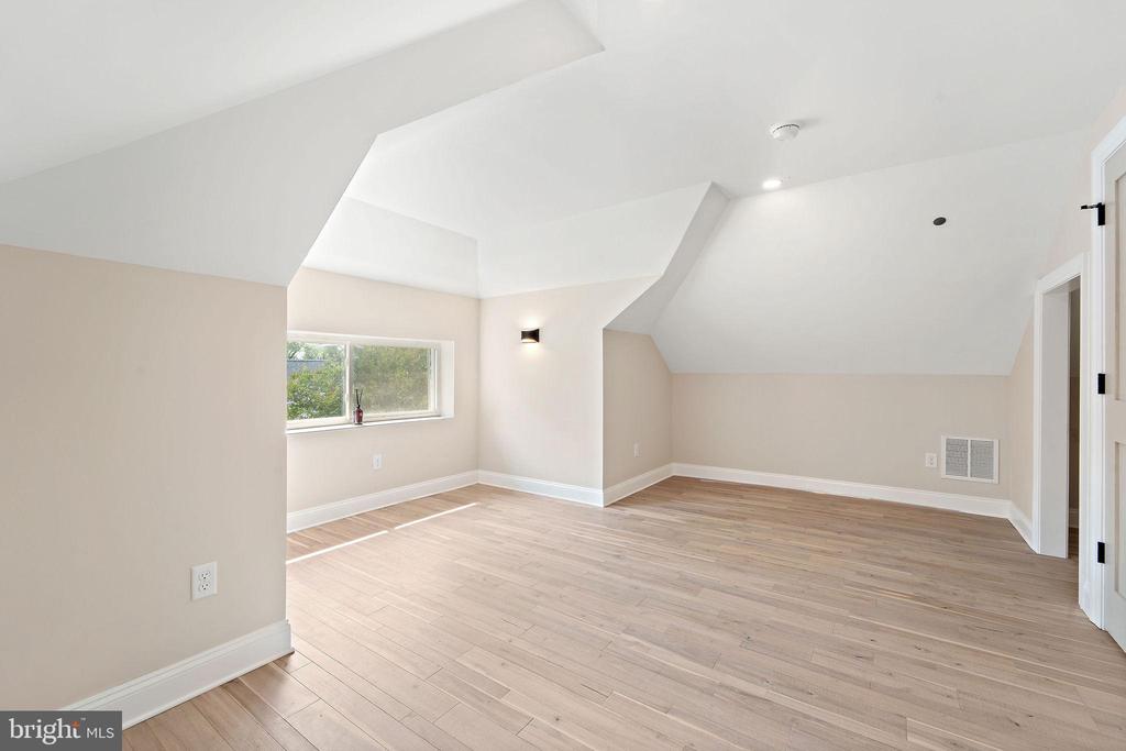 404 CATTELL AVENUE