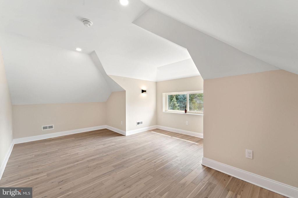 404 CATTELL AVENUE
