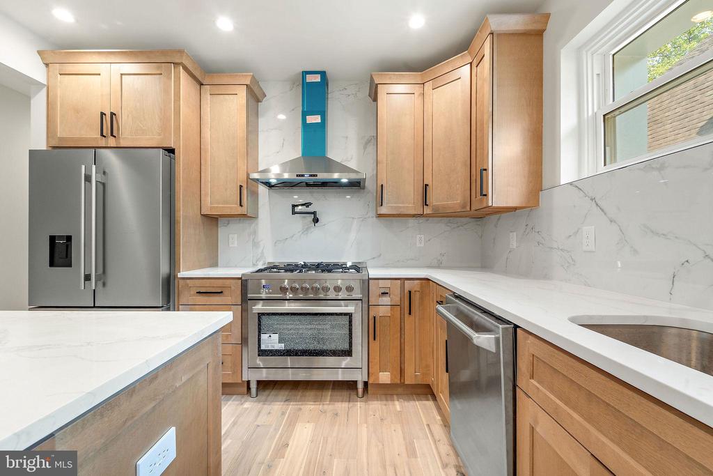 404 CATTELL AVENUE