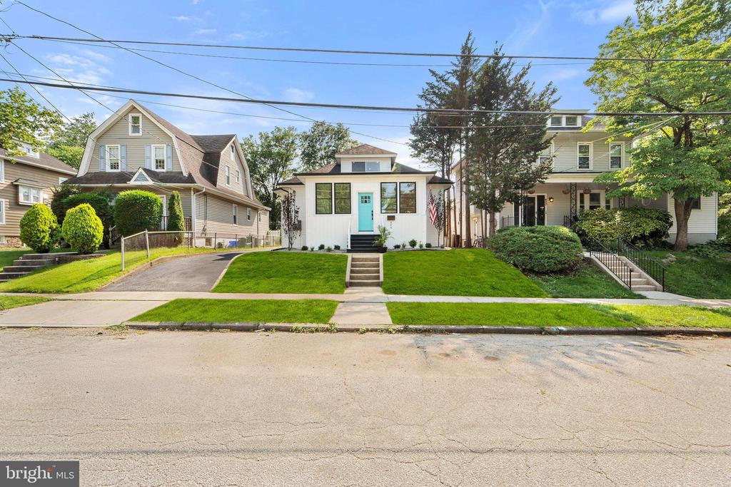 404 CATTELL AVENUE