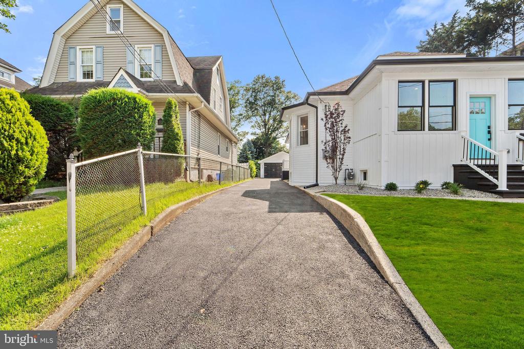 404 CATTELL AVENUE