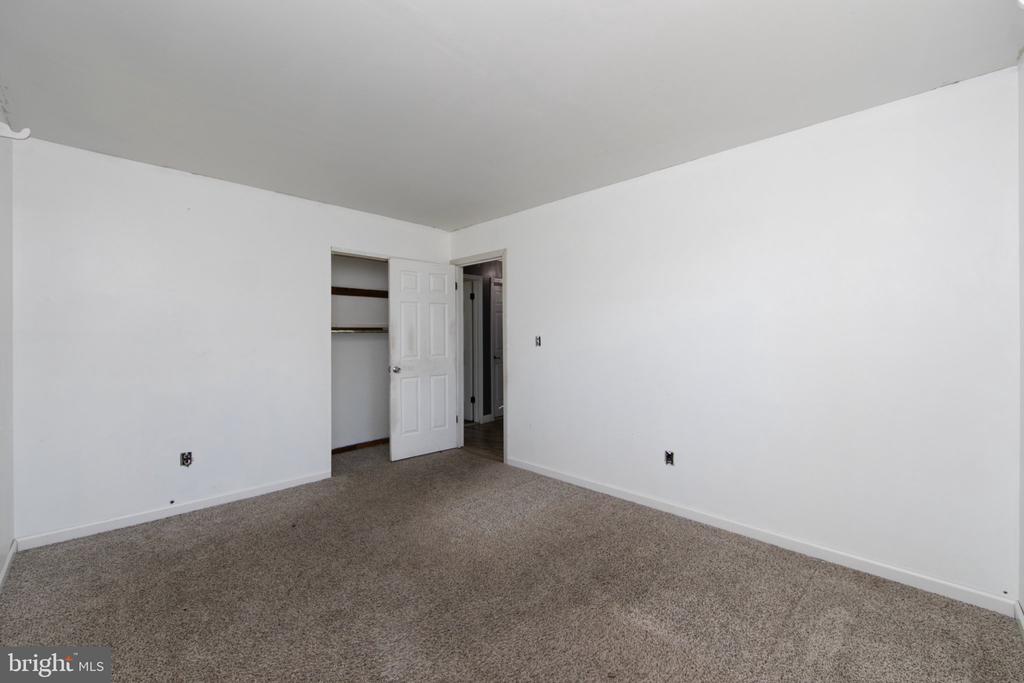 13 SPRING HOLLOW DRIVE