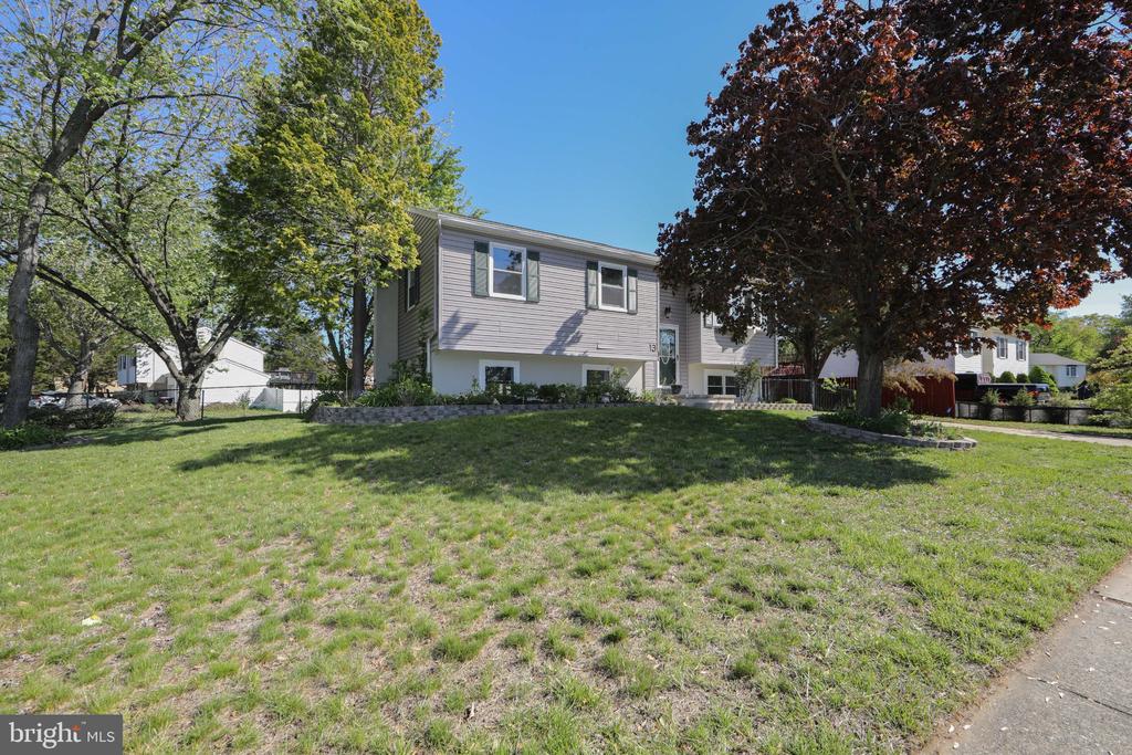 13 SPRING HOLLOW DRIVE