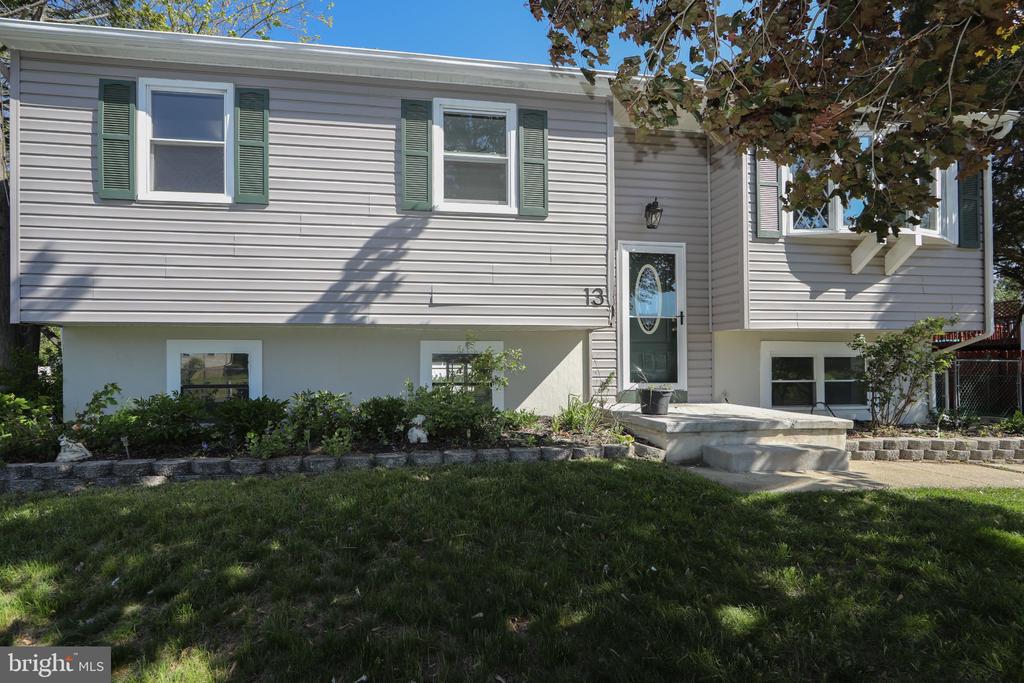 13 SPRING HOLLOW DRIVE