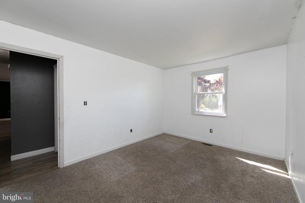 13 SPRING HOLLOW DRIVE