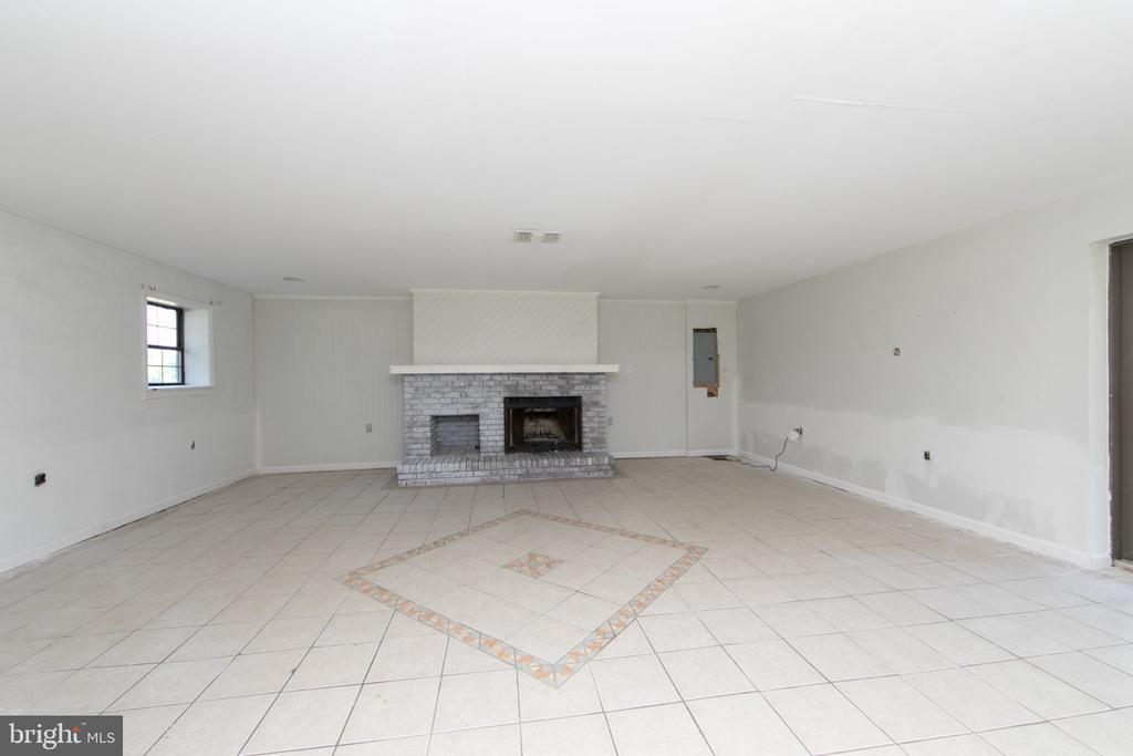 13 SPRING HOLLOW DRIVE