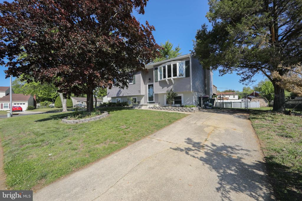 13 SPRING HOLLOW DRIVE