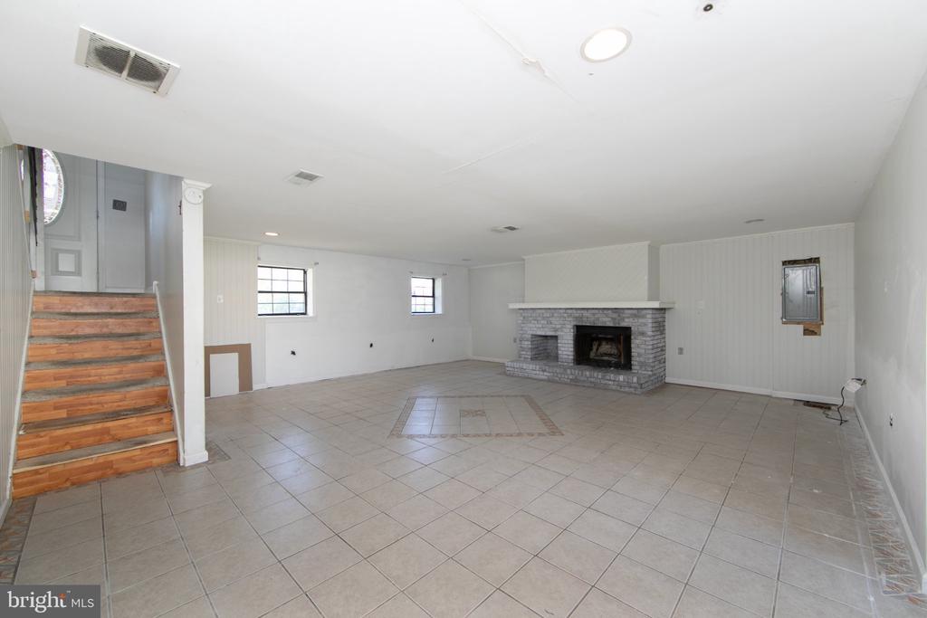 13 SPRING HOLLOW DRIVE