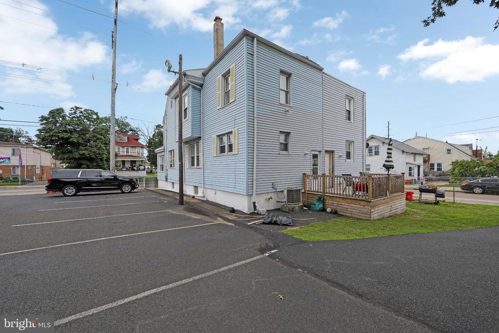 3403 RIVER ROAD