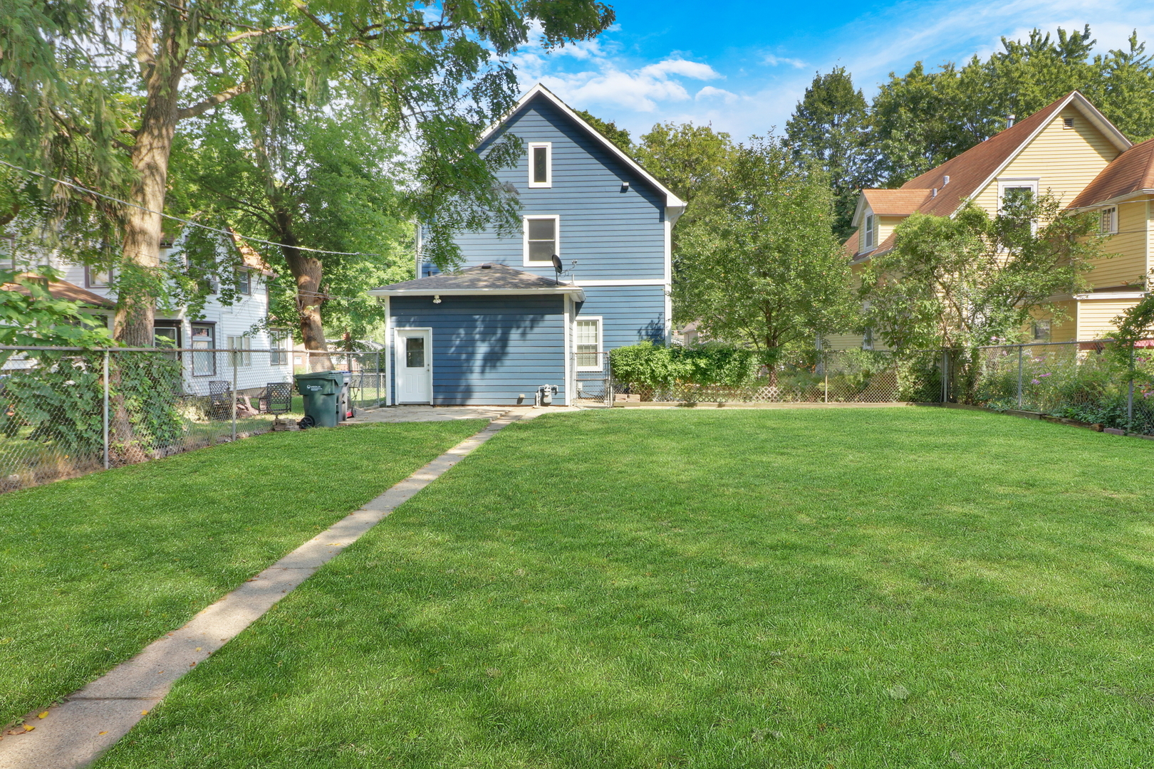 3004 Emmaus Avenue
