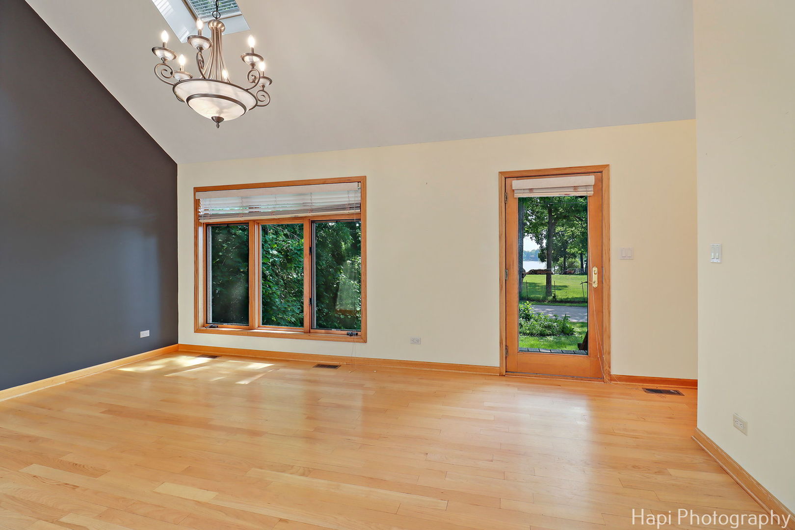 42584 N Woodbine Avenue