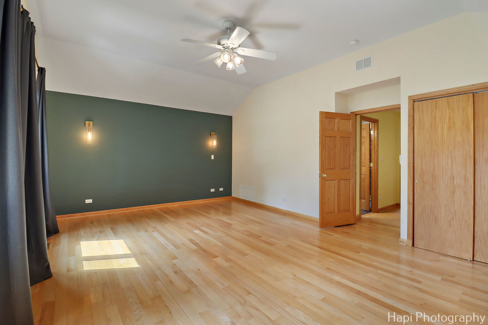 42584 N Woodbine Avenue