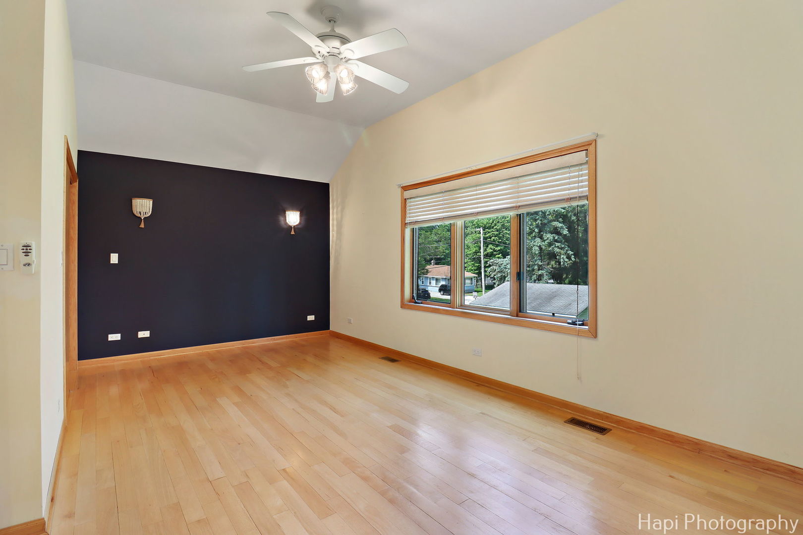 42584 N Woodbine Avenue