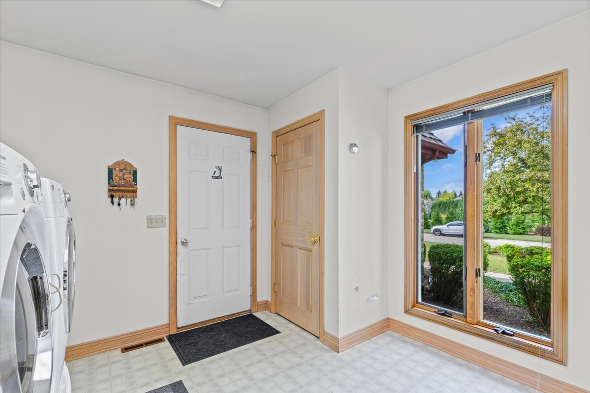 17917 W Pond Ridge Circle