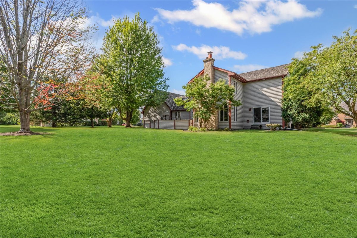 17917 W Pond Ridge Circle