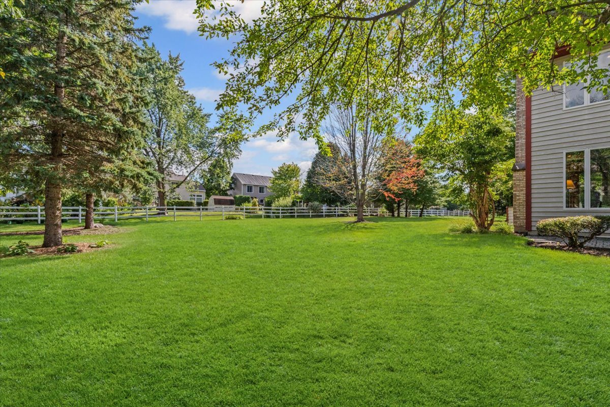 17917 W Pond Ridge Circle