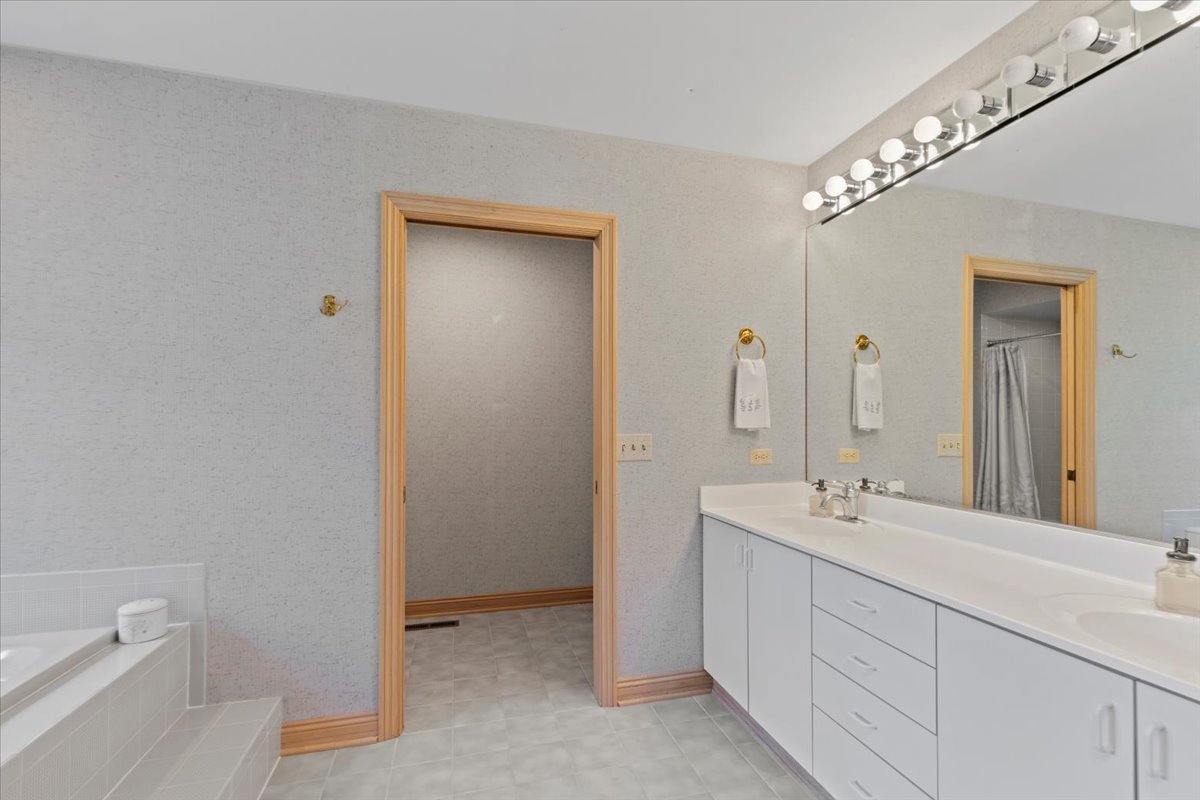 17917 W Pond Ridge Circle