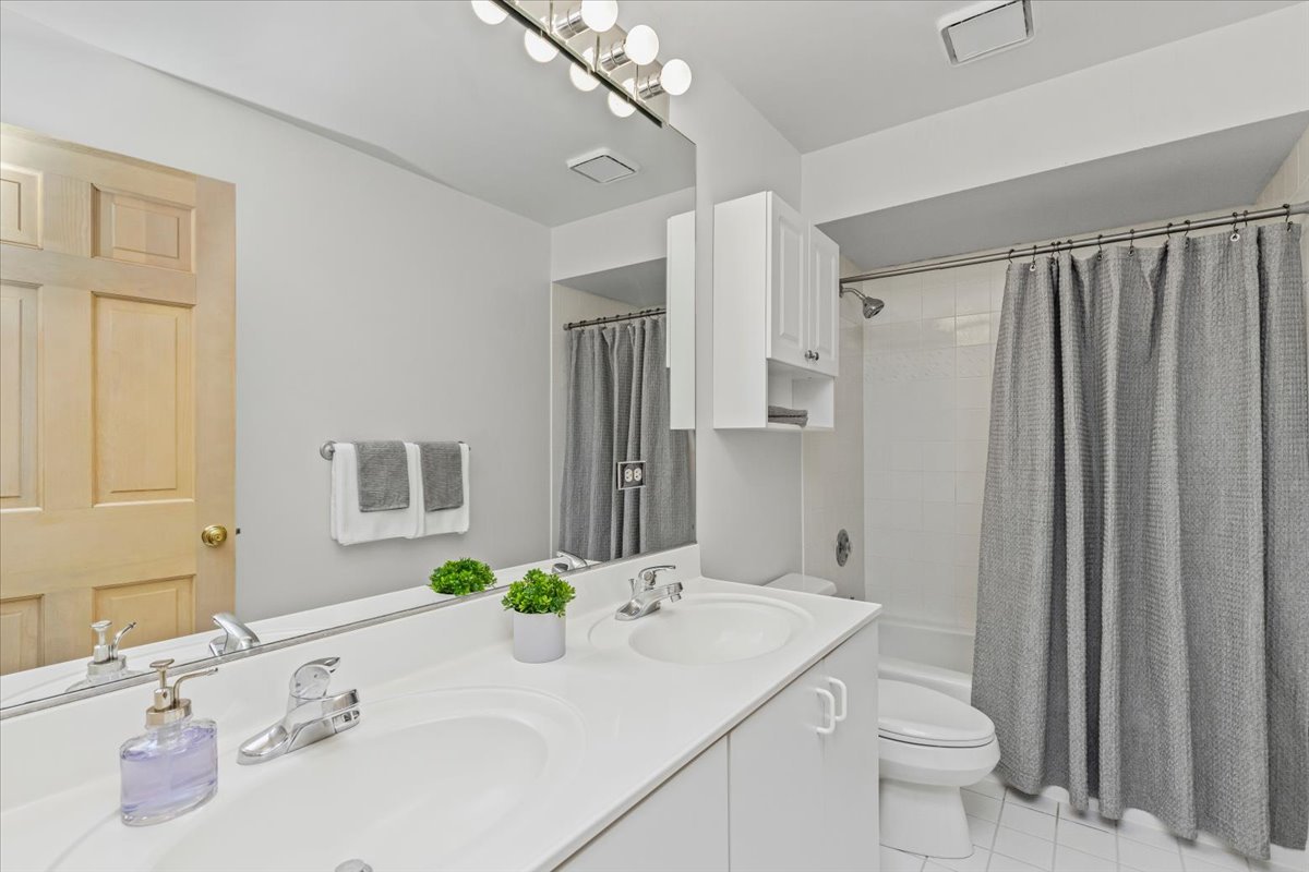 17917 W Pond Ridge Circle