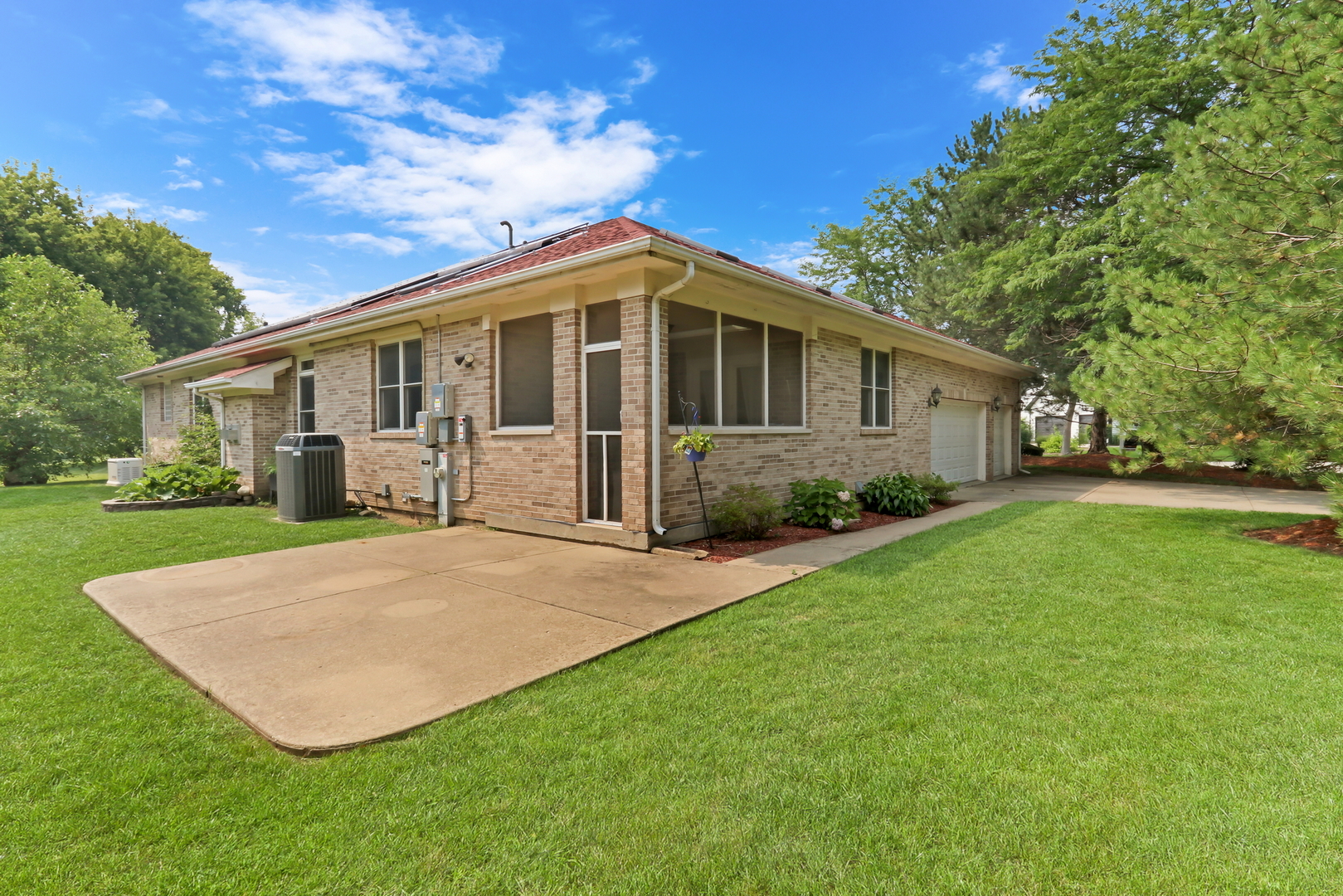 1093 Suffolk Court