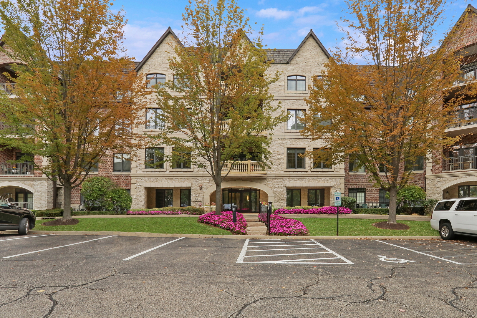 1800 Amberley Court Unit: 110