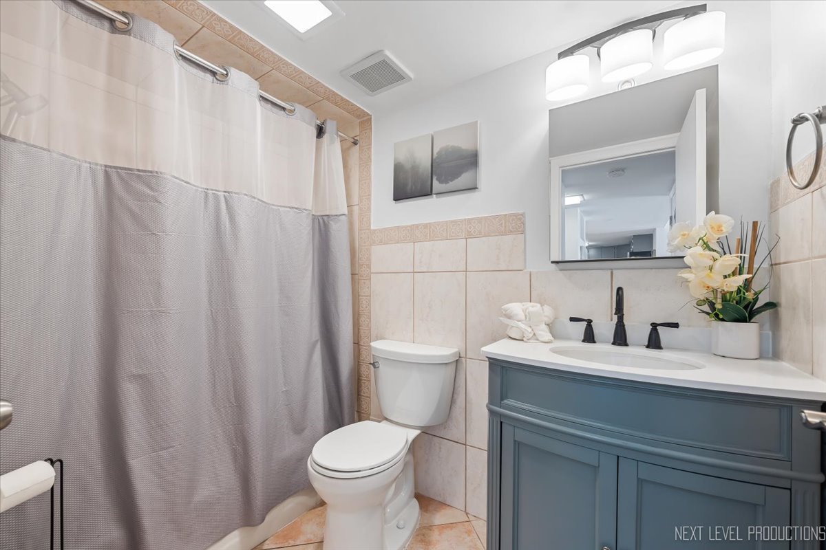 127 N Wolf Road Unit: 60A