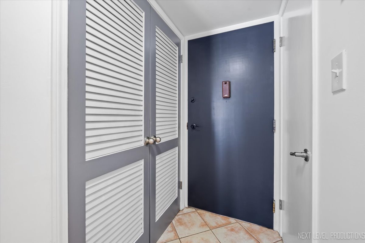 127 N Wolf Road Unit: 60A