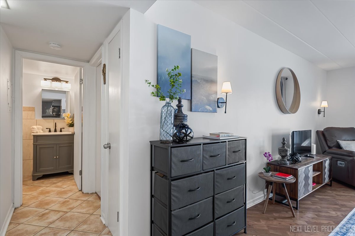 127 N Wolf Road Unit: 60A