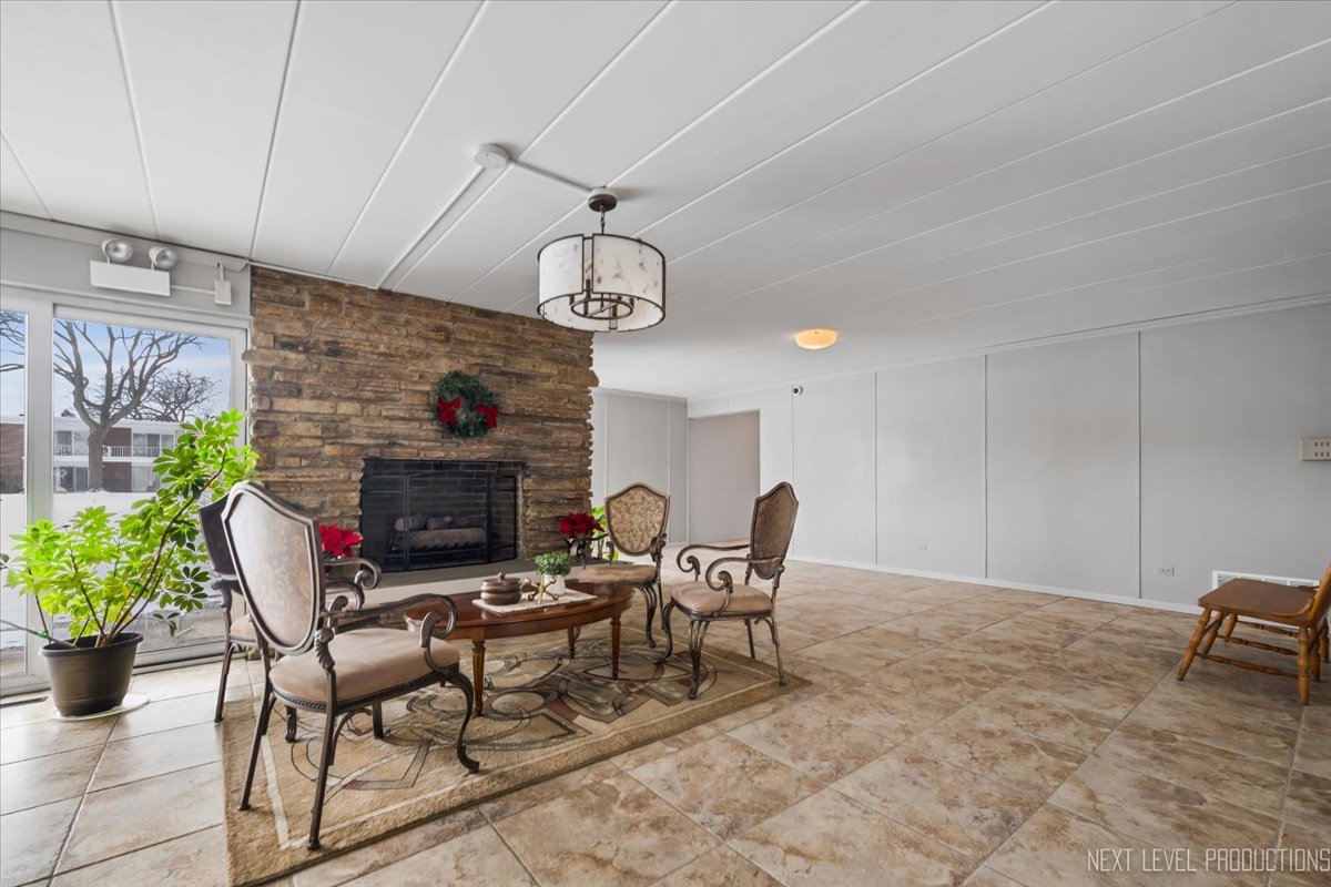 127 N Wolf Road Unit: 60A