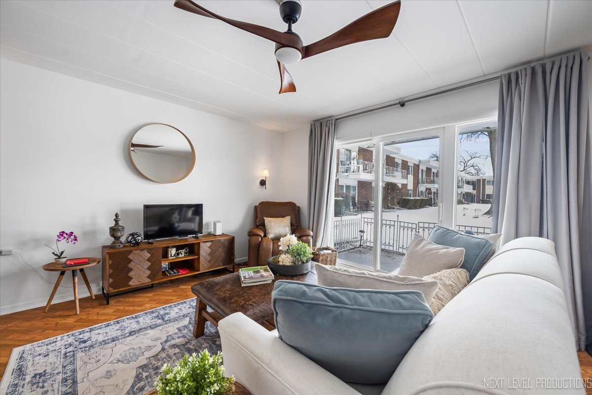 127 N Wolf Road Unit: 60A